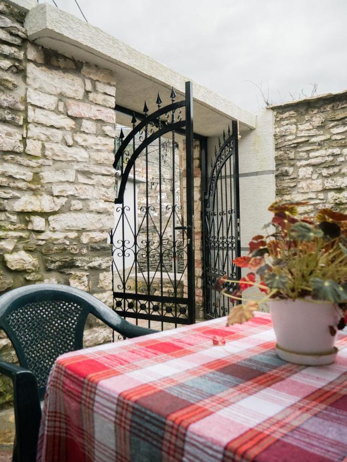 "Mani Guest House" Gjirokaster Exterior photo